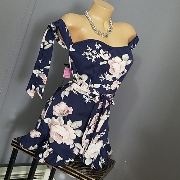 IMPORTED Floral Play Suit Romper - Picture 2 of 8